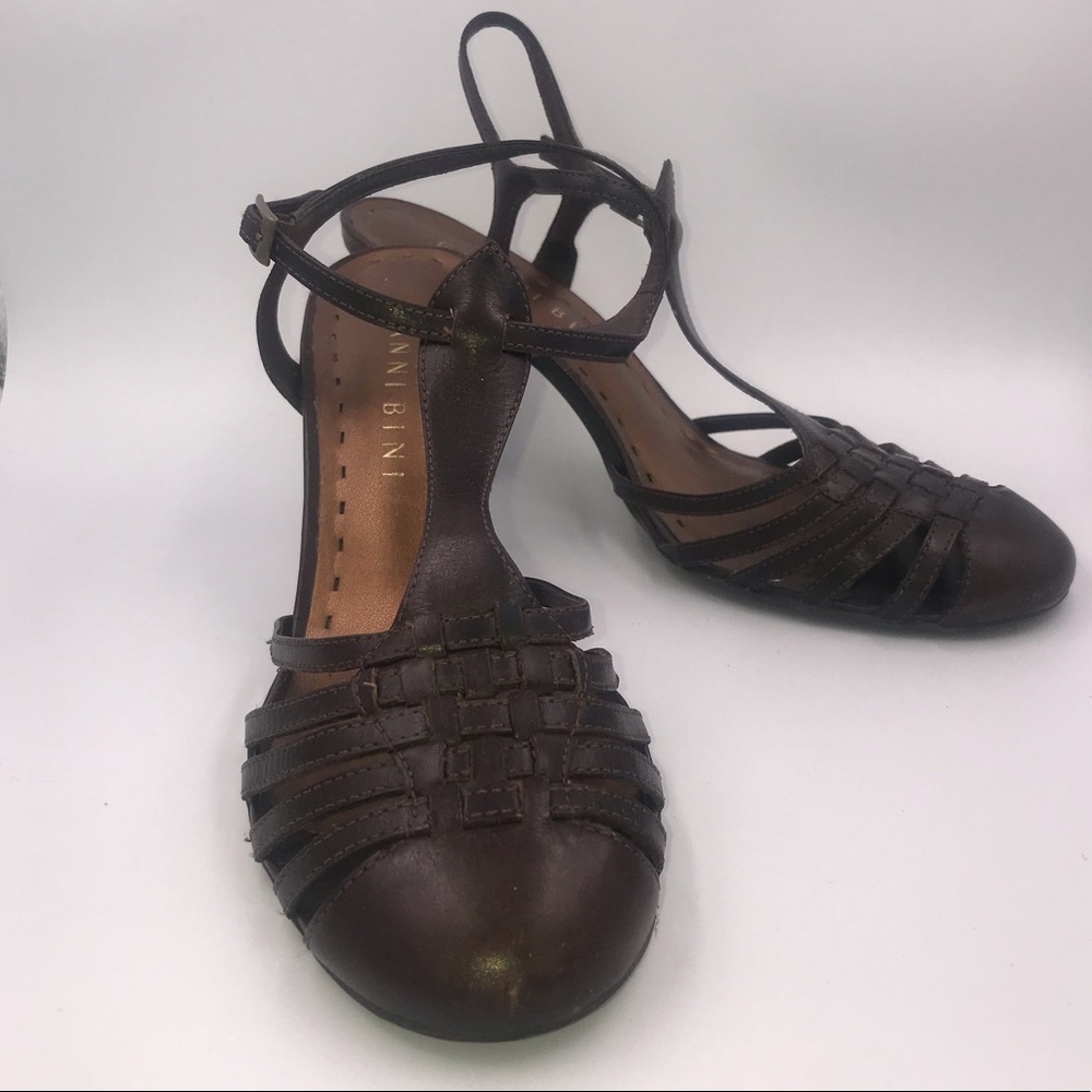 Brown low heeled sandals sz 8.5